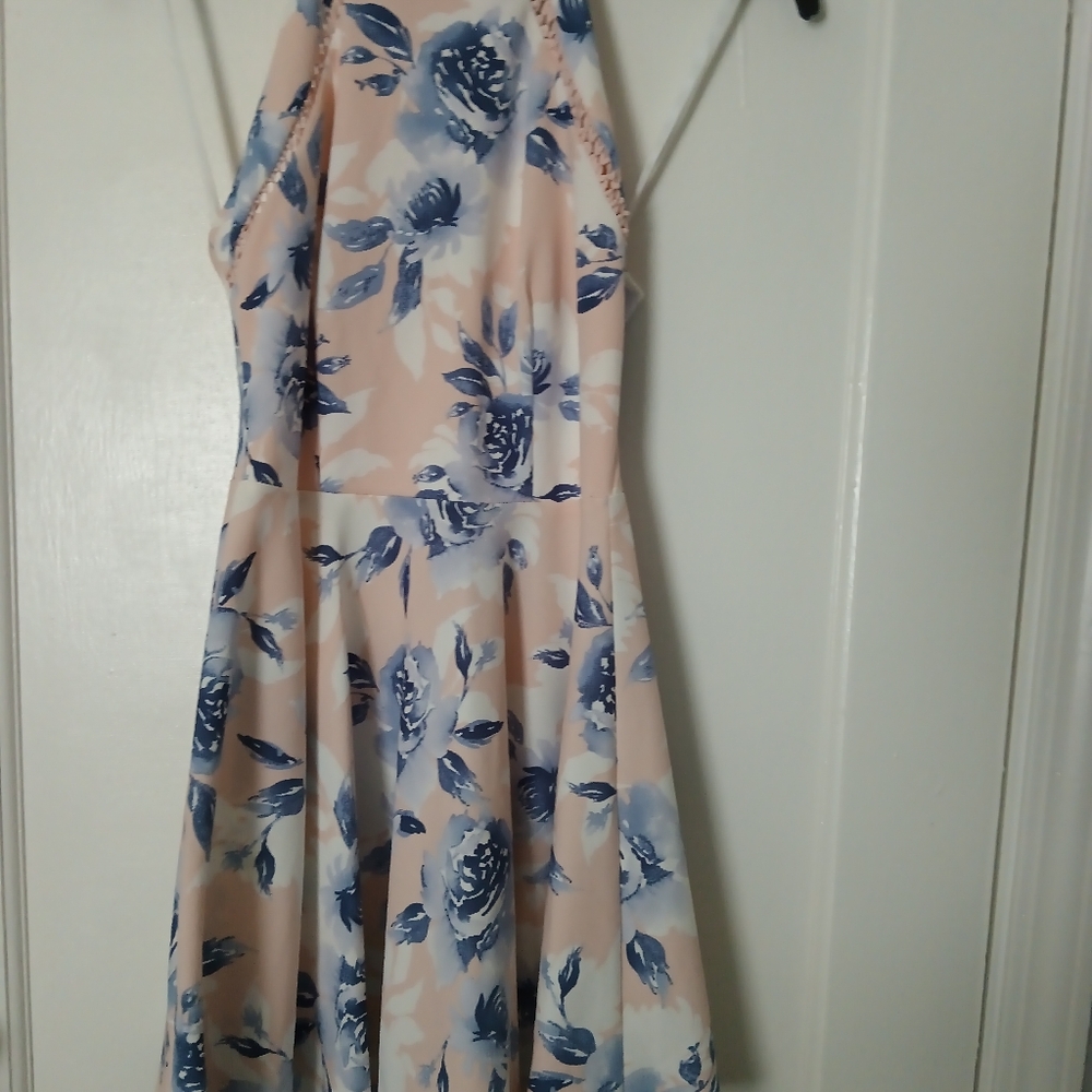 Dress - Picture 2 of 7